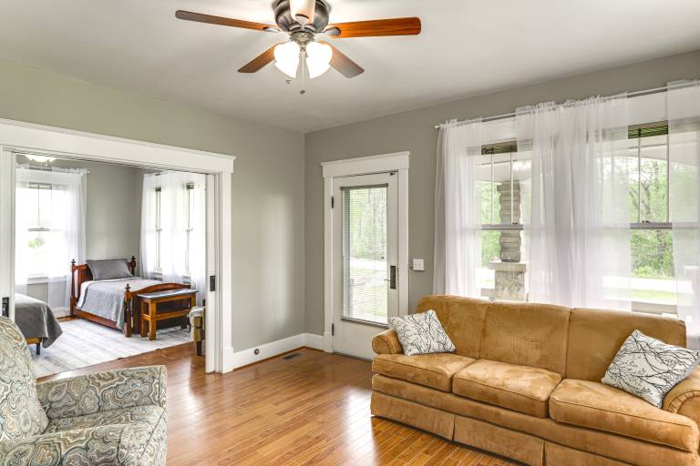 Beautiful Restored Historic Home Near Rabbit Hash — photo 4