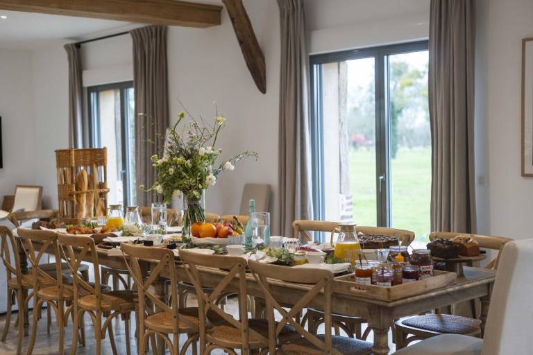 Vacation home with private pool, barbeque & terrace | Suitable for remote work in Touques