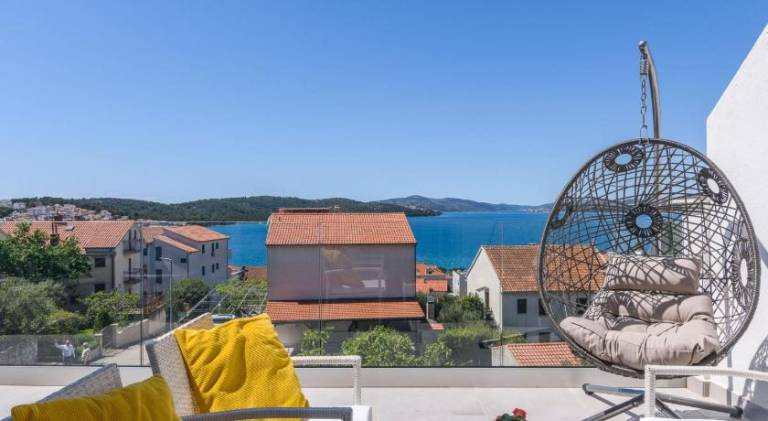 House Copacabana - on Ciovo, sea view, parking in Okrug