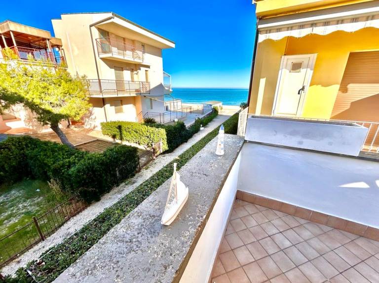 Children-friendly charming rental apartment with patio | Sea view | Next to the beach | Pets allowed — photo 3