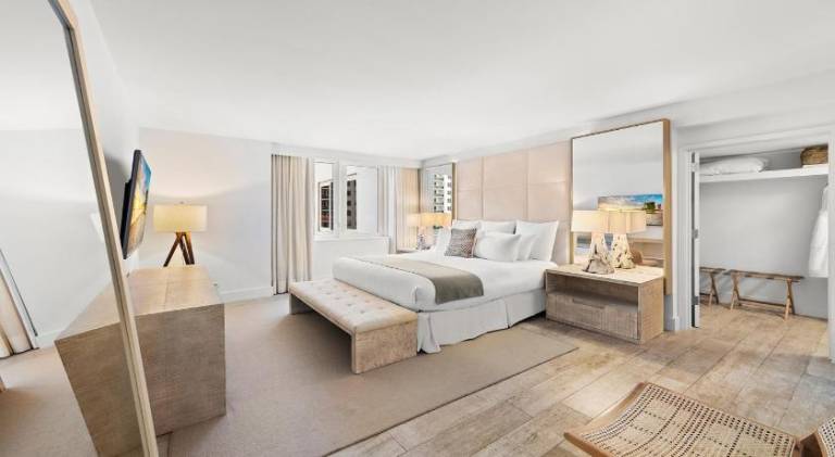 Serviced apartment with jacuzzi, sauna & terrace | Near Miami Beach Botanical Garden | Perfect for remote work — photo 2