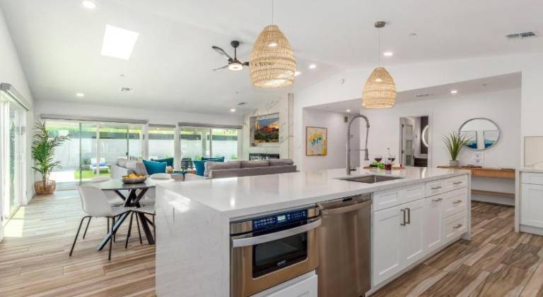 Vacation home with pool — photo 4
