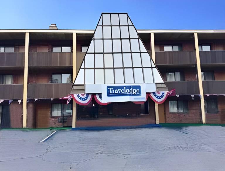 Travelodge by Wyndham Manhasset