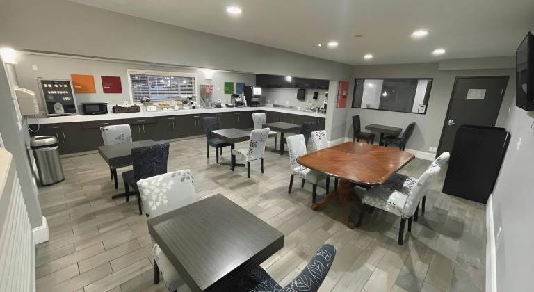 Countryside Inn & Suites CB I80/I29. — photo 2