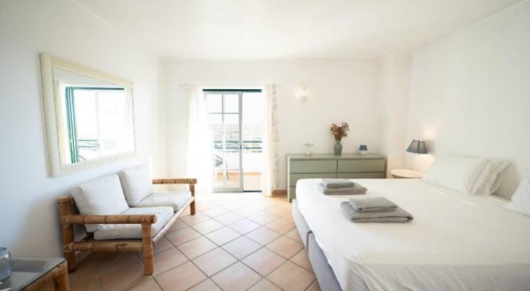 Fully equipped house with private pool, terrace & hot tub | Perfect for remote work | Pets allowed — photo 2