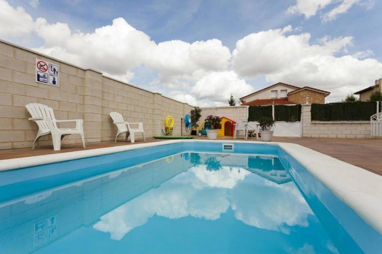 Children-friendly house with terrace, fast internet & grill | Garden view | Good for workation | Pets are welcome — photo 2