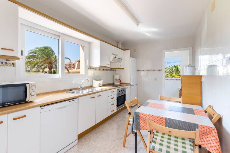 Fully equipped pleasant villa with garden, pool & BBQ | Sea view | Close to the beach | Perfect for remote work | Pet-friendly — photo 4