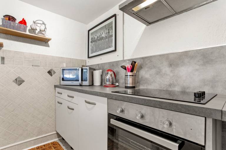 Apartment with grill, fast internet & garden | Garden view — photo 5
