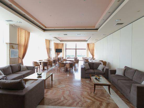 Tzaki Hotel & Restaurant Patras in Patras