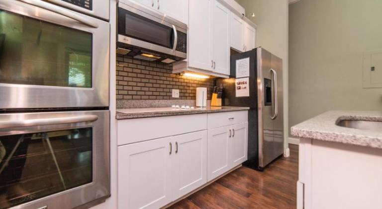 Unbeatable Location - Walkable Entertainment — photo 5