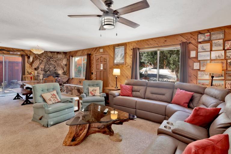 Cabin with BBQ | Lake view in San Bernardino, CA