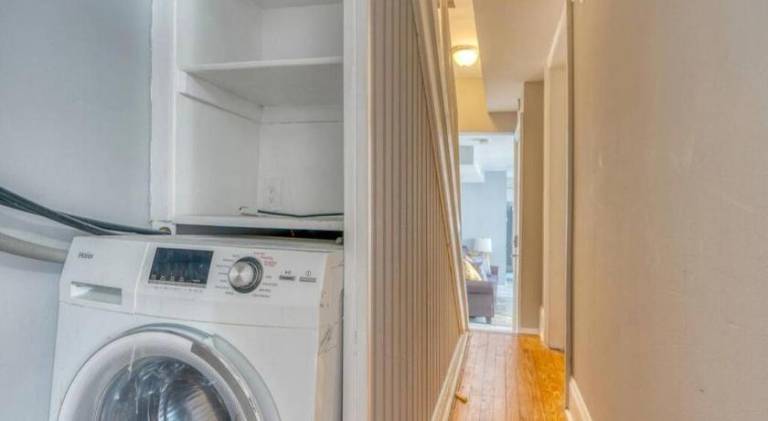 Budget Bed Room near Downtown Inner Harbor w Free Parking — photo 4