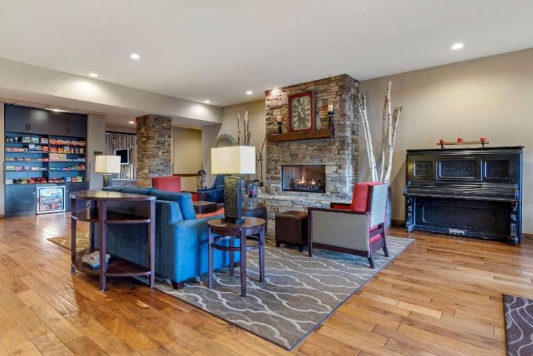 Comfort Inn & Suites Blue Ridge — photo 2