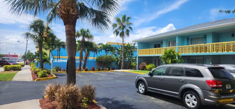 Marion Lane Suites Beach house next to Ron Jons and Beach ramp — photo 2