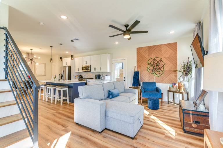 Explore Houston! Pet-Friendly Home Near Downtown — photo 5