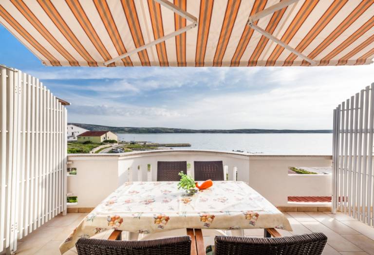 Holiday apartment with garden, grill & patio — photo 2