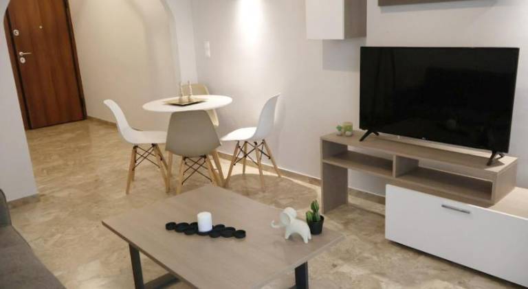 Apartment with terrace in Glyfada