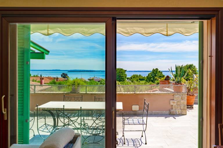 Romantic Lake View Terrace & Total Privacy Padenghe sul Garda in Manerba del Garda