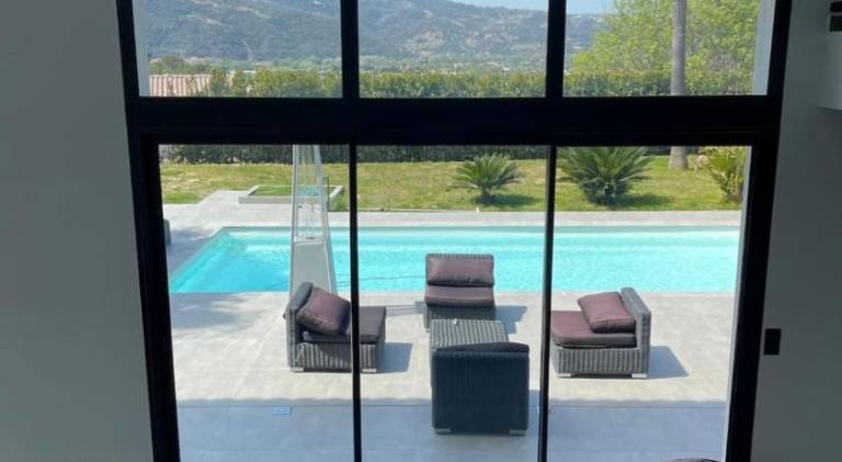 Villa with pool & jacuzzi — photo 3
