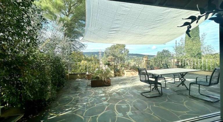 Villa with pool — photo 5