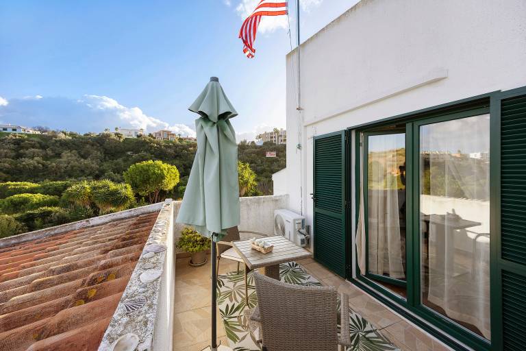 Lovely private room with pool, garden & BBQ | Garden view | Dogs allowed — photo 3