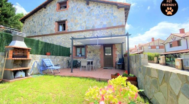 House with barbecue, yard & patio in Entrambasaguas