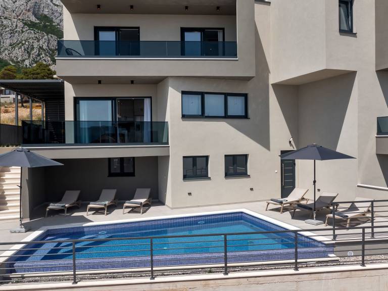 Beautiful house with yard, private pool & barbeque | Mountain view | Pets are welcome — photo 3