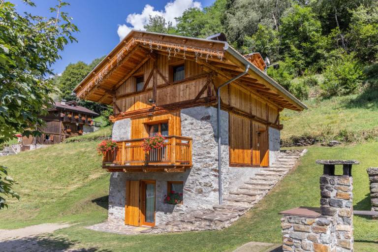 Chalet with barbeque & garden — photo 3