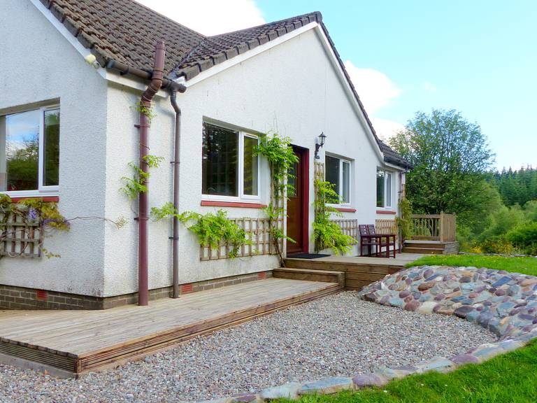Child-friendly nice cottage with yard | River view | Pets allowed in Stirling