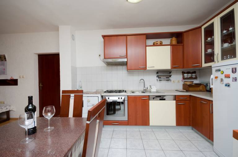 Apartment with barbeque, yard & terrace | Garden view — photo 4