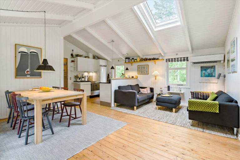 Nice vacation home with patio & grill | Dogs allowed — photo 3