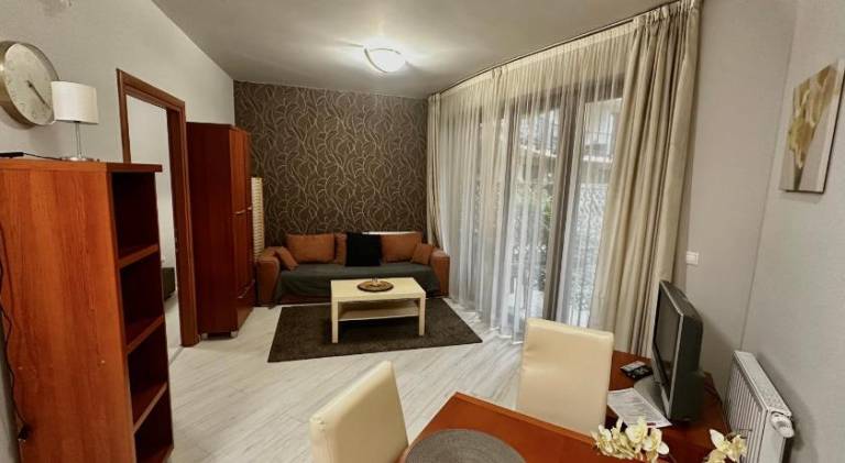 Charming rental apartment with yard | Near St. Stephen's Basilica | Dogs allowed — photo 3