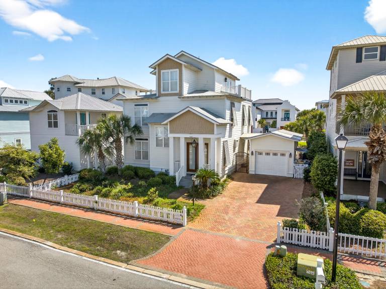 House with private pool & grill | Water view — photo 3