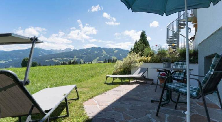 Holiday apartment with terrace & garden — photo 4