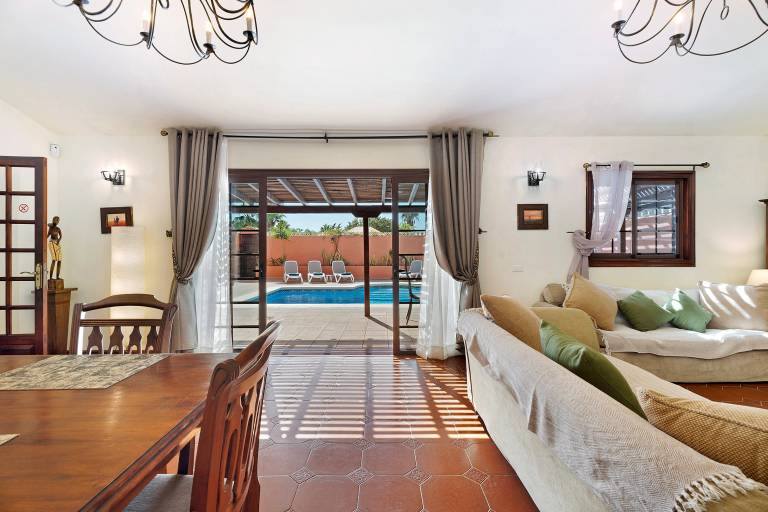 Fully equipped villa with private pool, fast internet & terrace | Mountain view | Pets are welcome — photo 4
