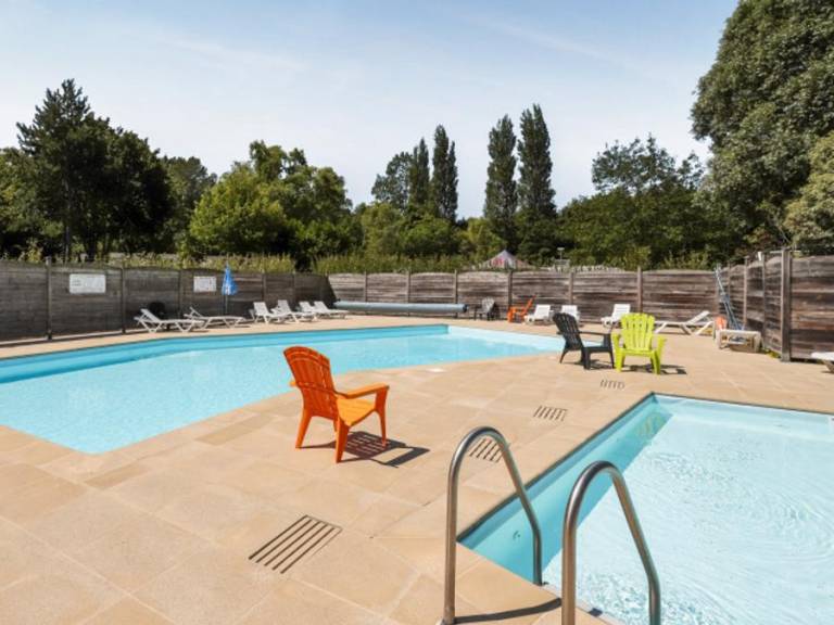 Mobile home with patio & heated pool — photo 3