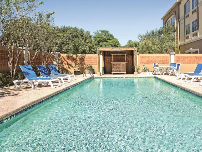 La Quinta Inn & Suites by Wyndham Brownsville North — photo 4
