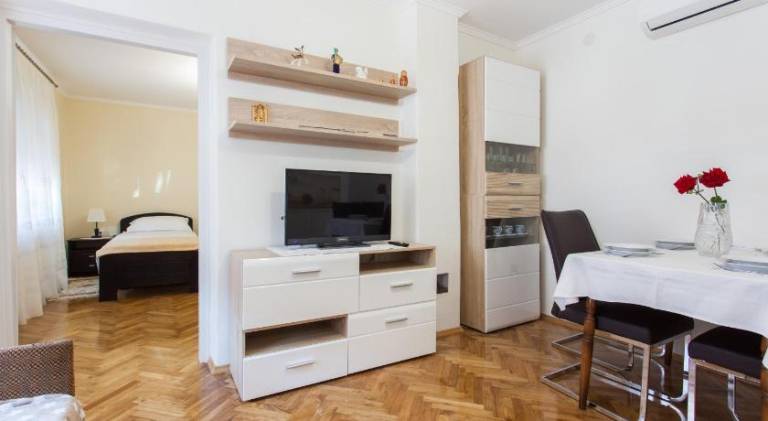 Apartment with 1 room for 4 persons — photo 2