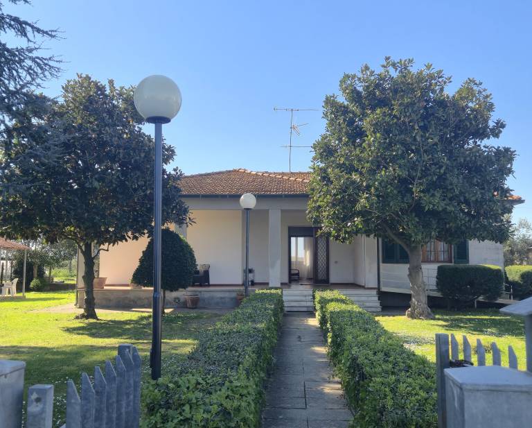 Children-friendly spacious vacation home with yard, terrace & BBQ | Garden view | Suitable for remote work | Dogs allowed in Cascina