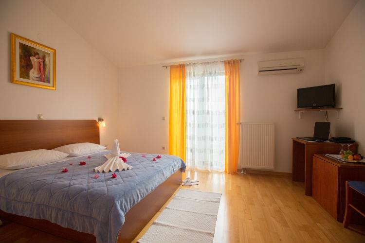 Dedicated room with pool & garden | Dogs allowed — photo 4