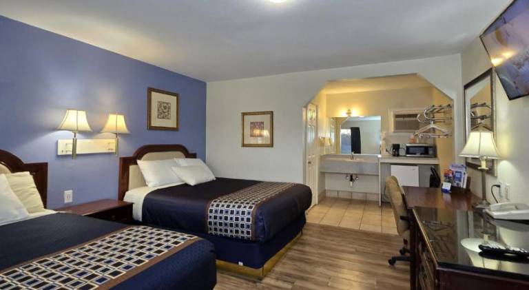 Rodeway Inn & Suites Blythe I-10 — photo 2