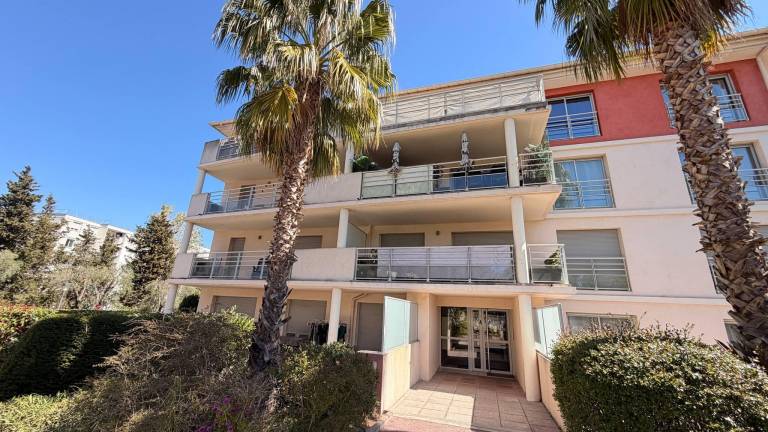 Fully equipped apartment with pool & yard | Dogs allowed — photo 4