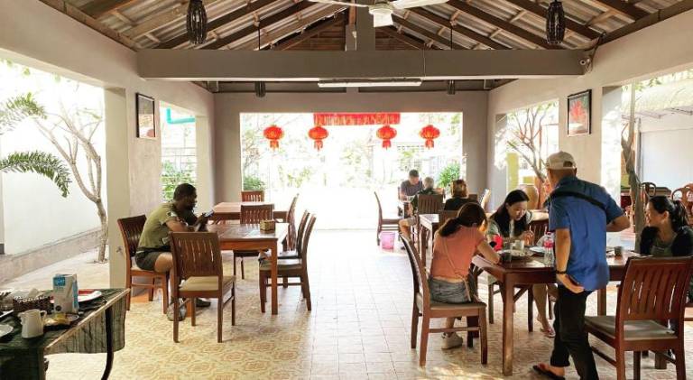Neakru Guesthouse and Restaurant — photo 4