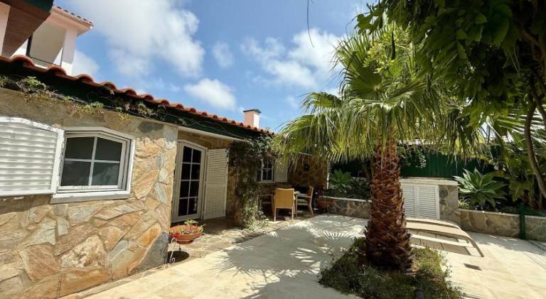 Vacation home with pool & garden — photo 3
