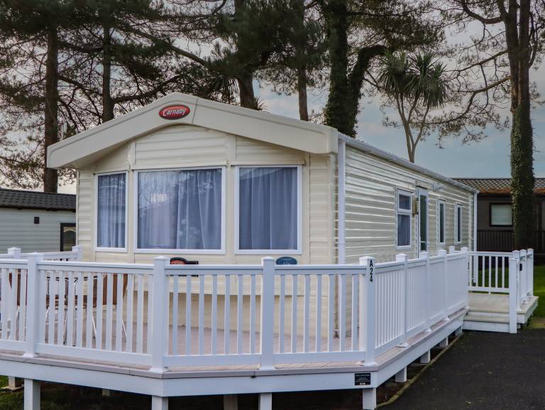 Cottage with yard | Beach view | Pets allowed — photo 3