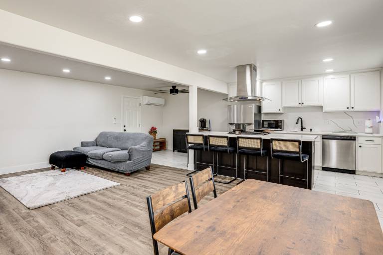 Under 1 Mi to Med Center! Stylish Home in Tulare — photo 2