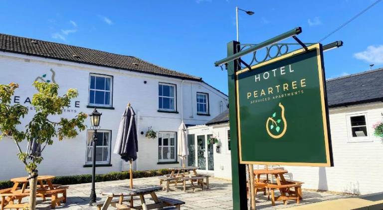 Beautiful apartment with terrace | Pet-friendly in Salisbury