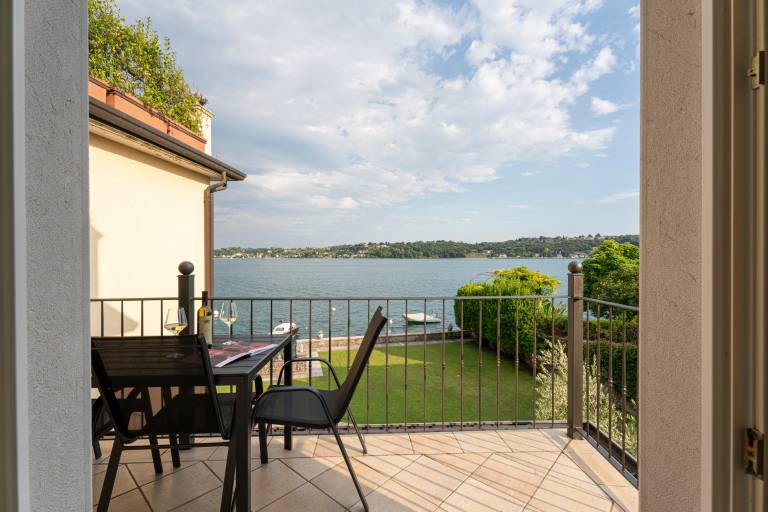 Apartment with garden | Lake view — photo 4
