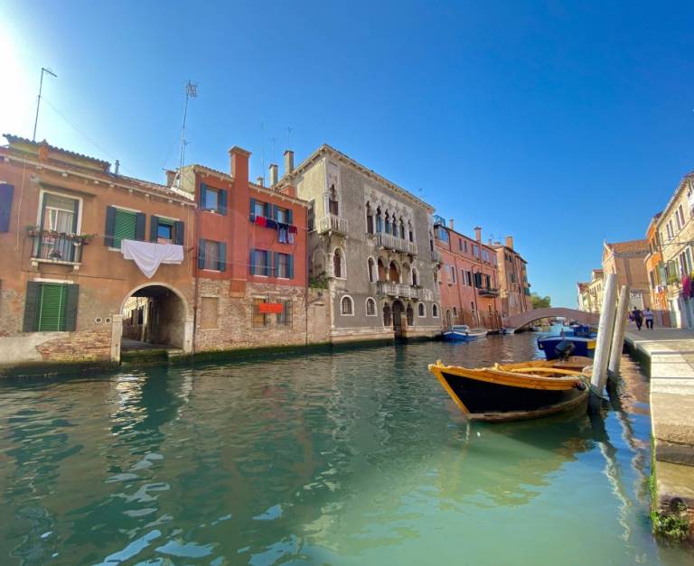 Family-oriented charming holiday apartment with terrace | Near Rialto Bridge | City view | Pets are welcome — photo 3