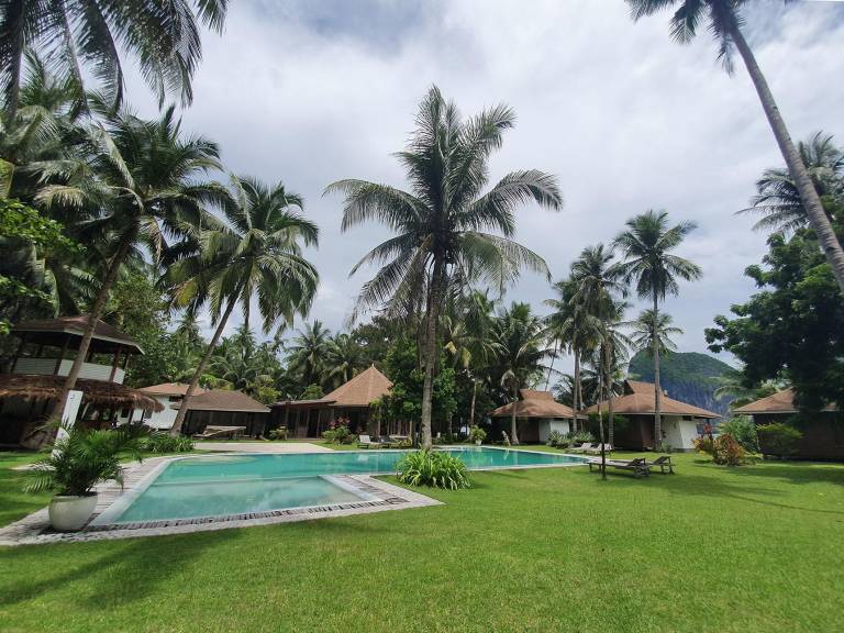 Dolarog Beach Resort in El Nido